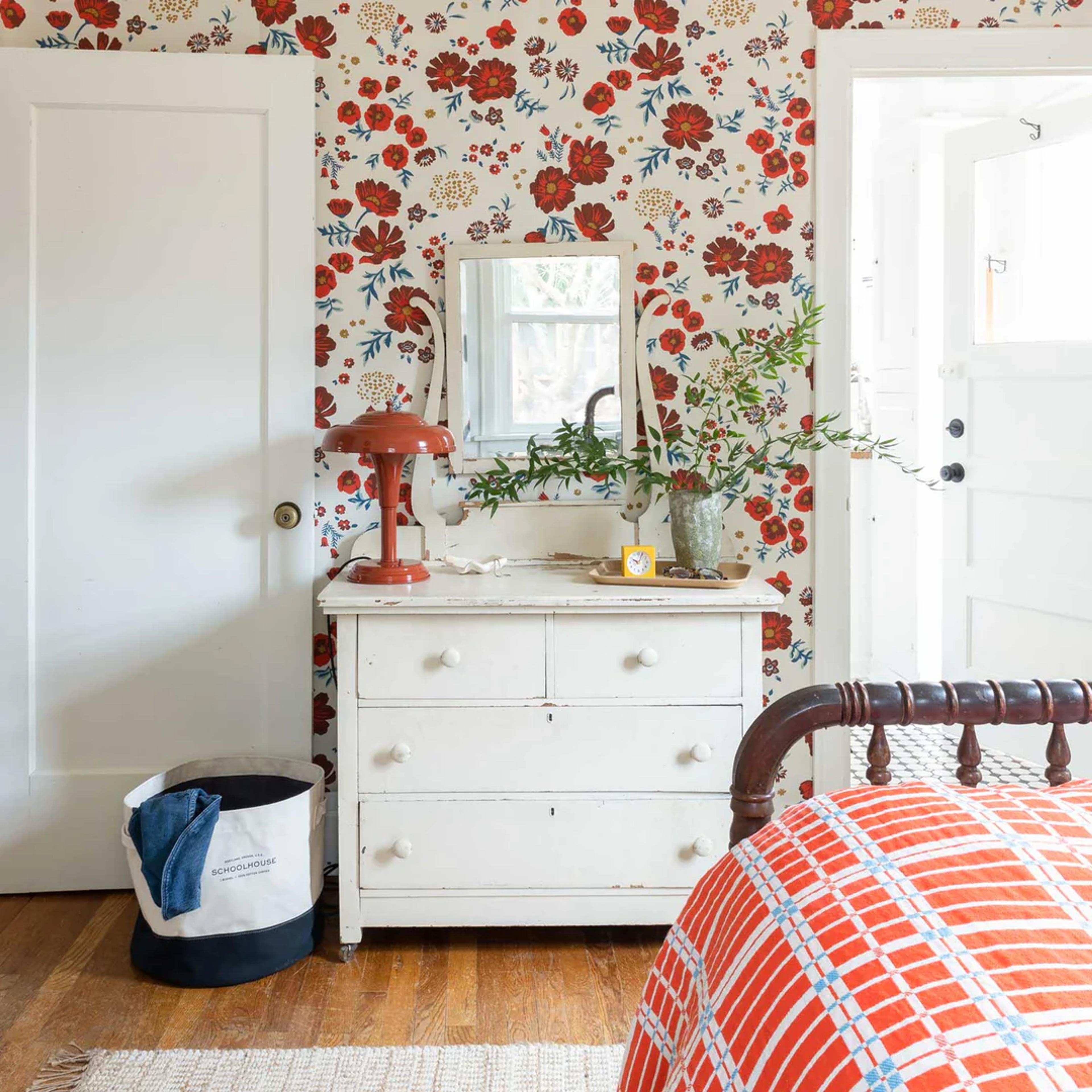 Floral walpaper.