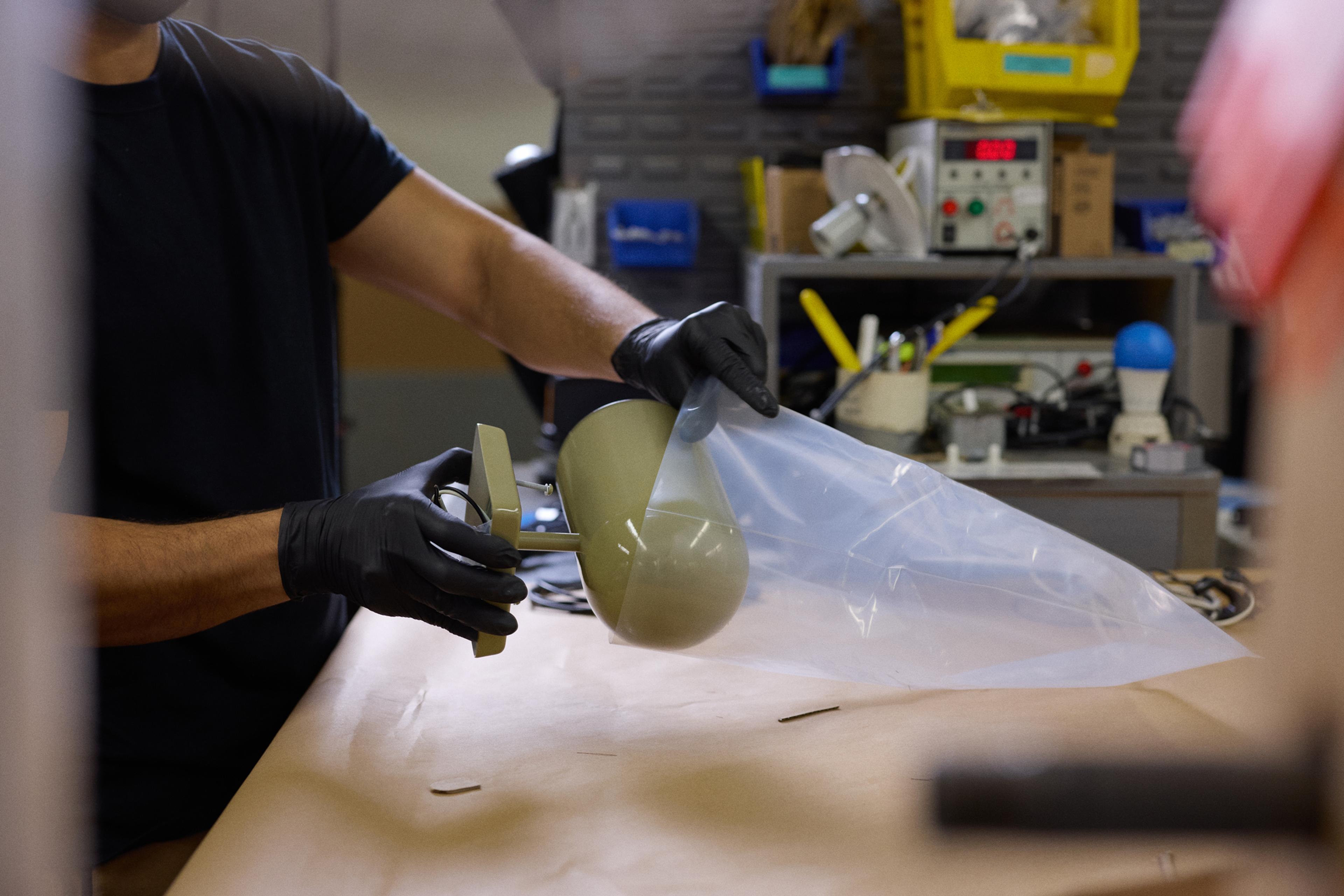 hands packaging fixture 
