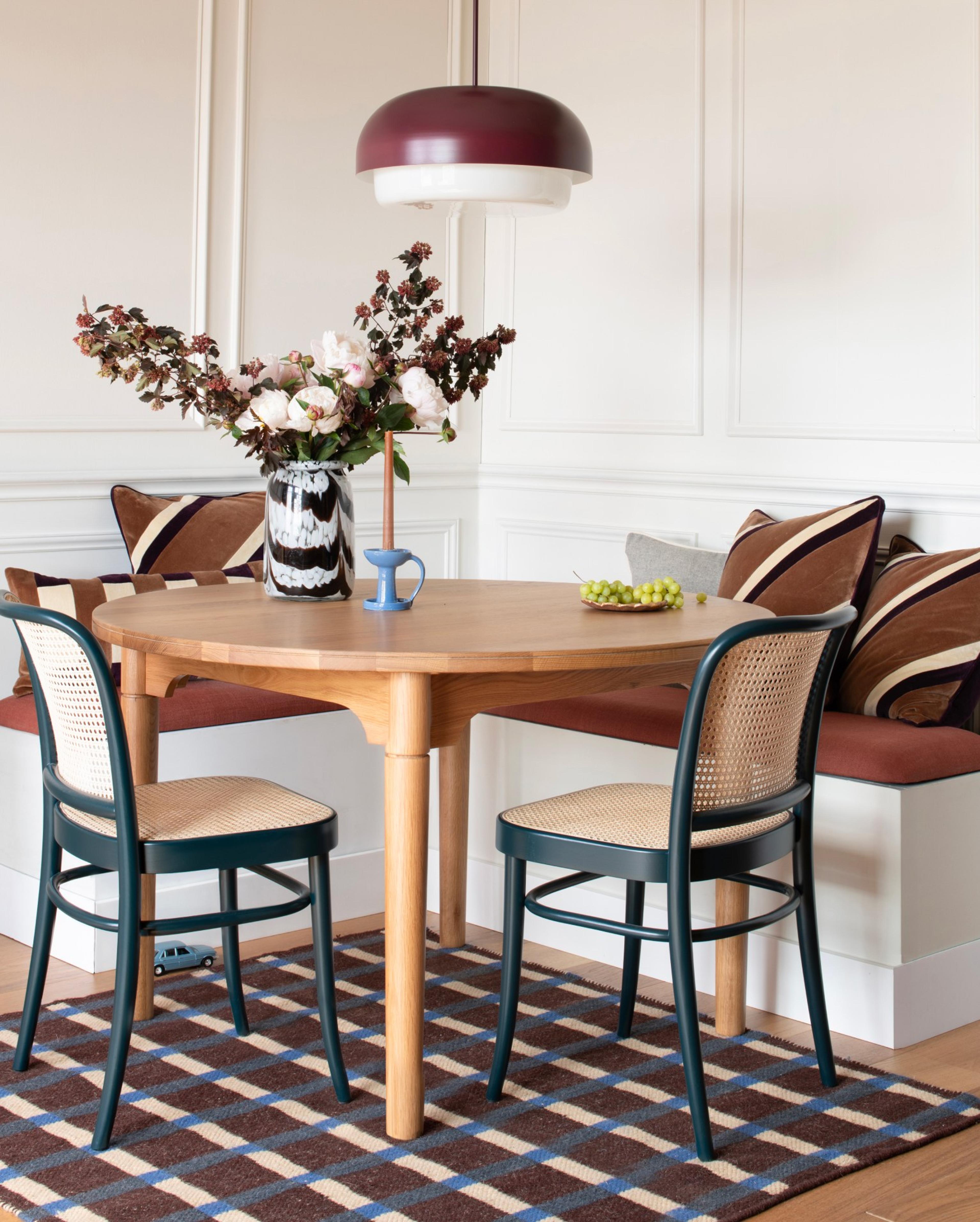 Dining nook with raisin fall hues