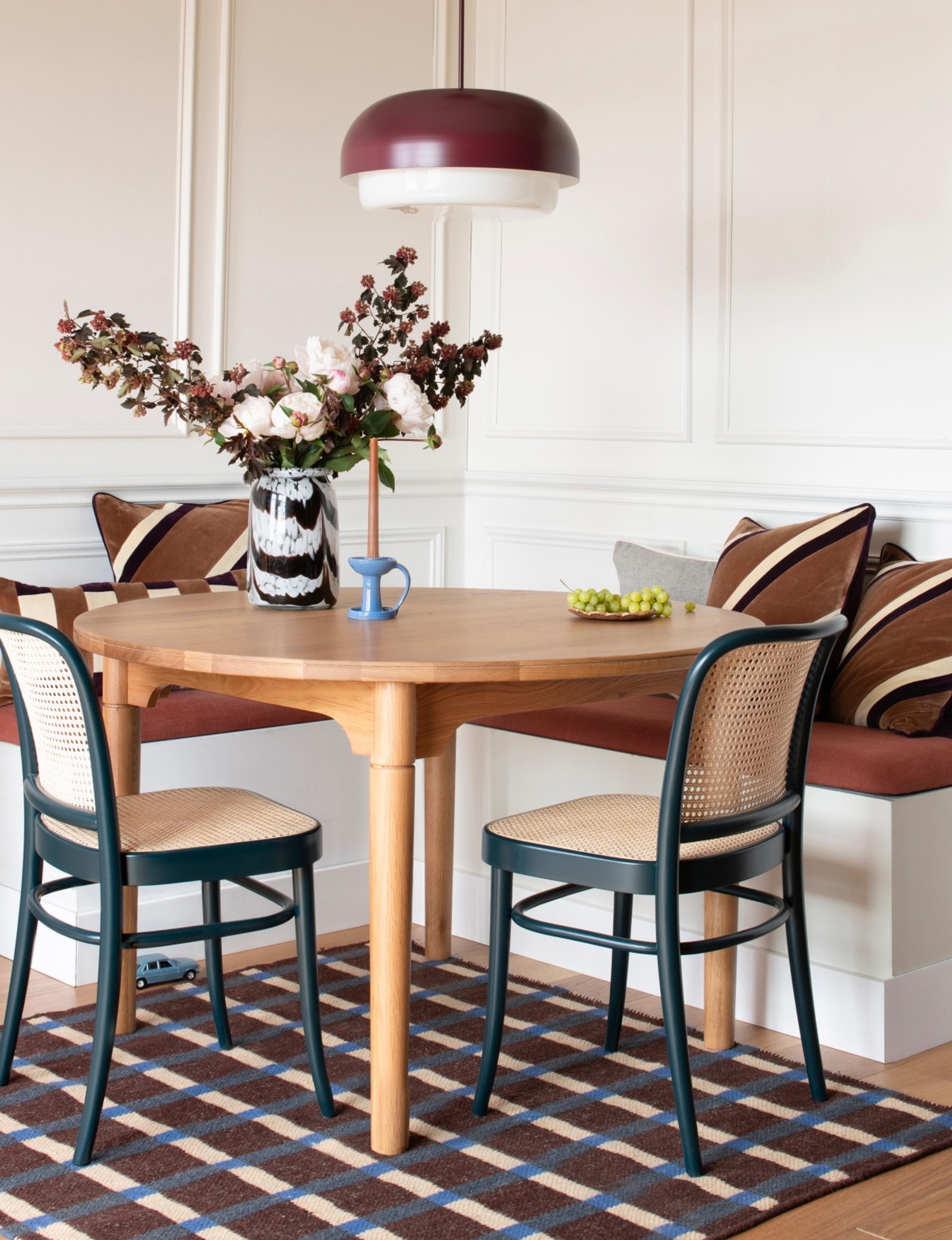 Dining nook with raisin fall hues