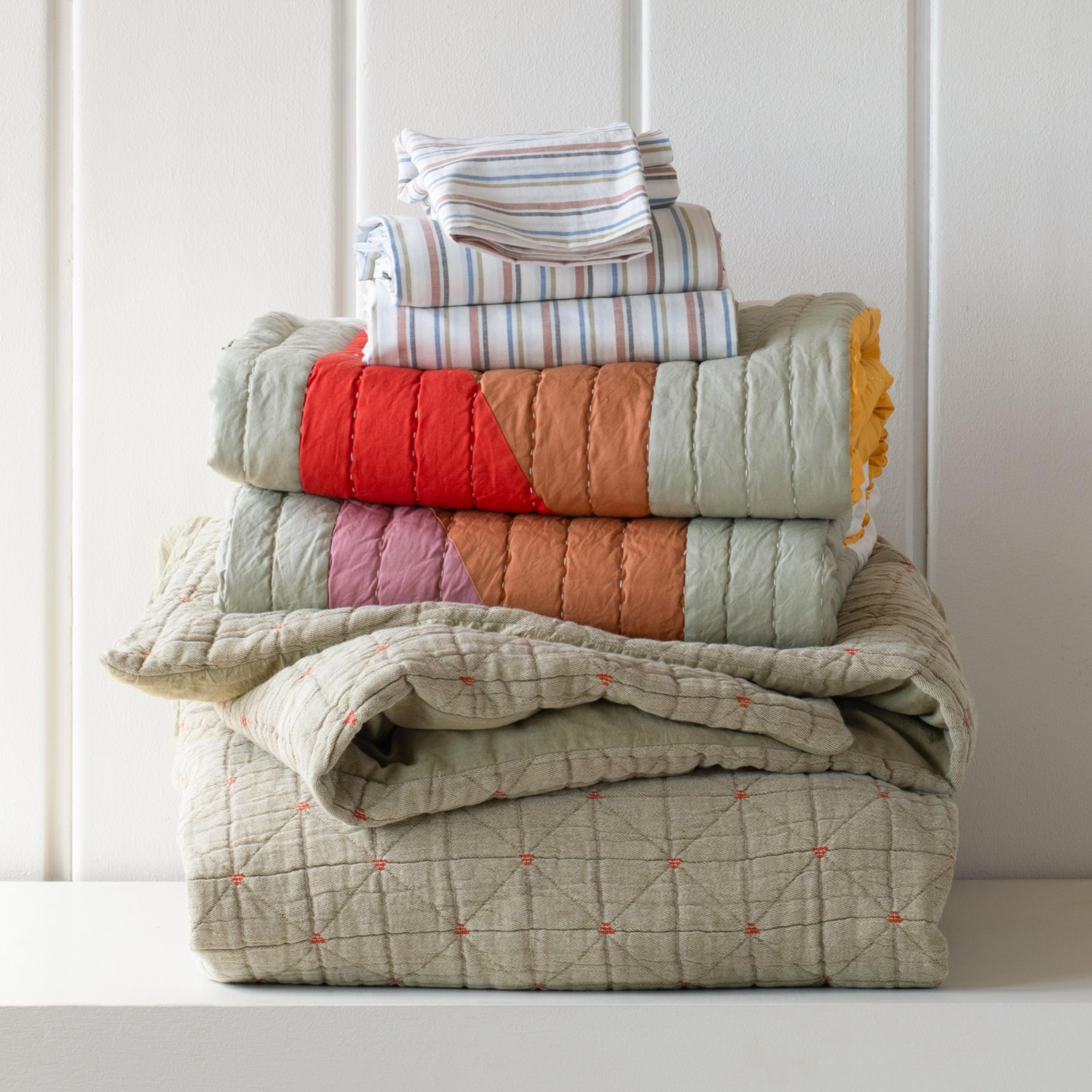 BEDDING STACK