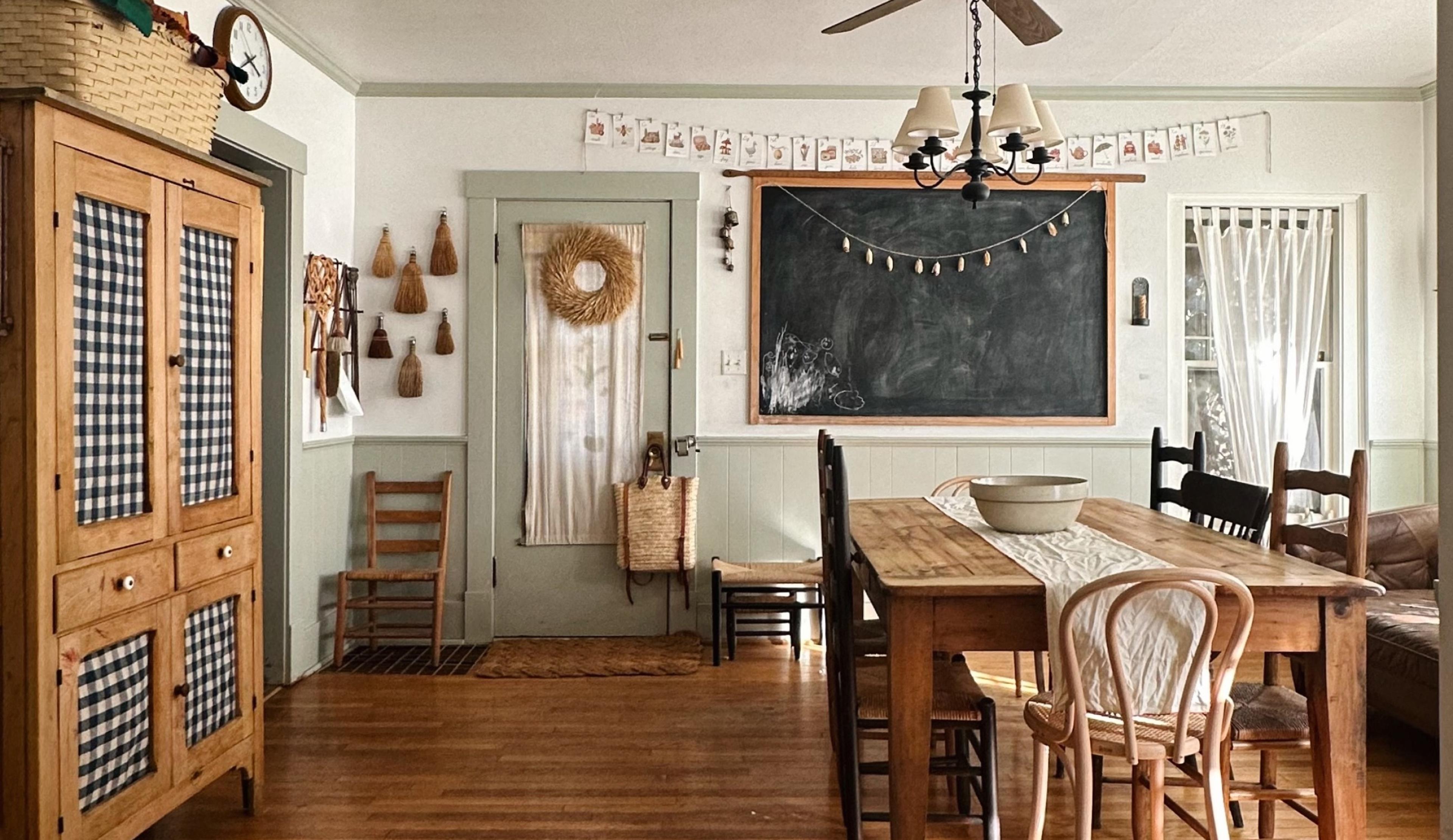 Schoolhouse Visits: A 1935 Georgian-Inspired Midwest Home