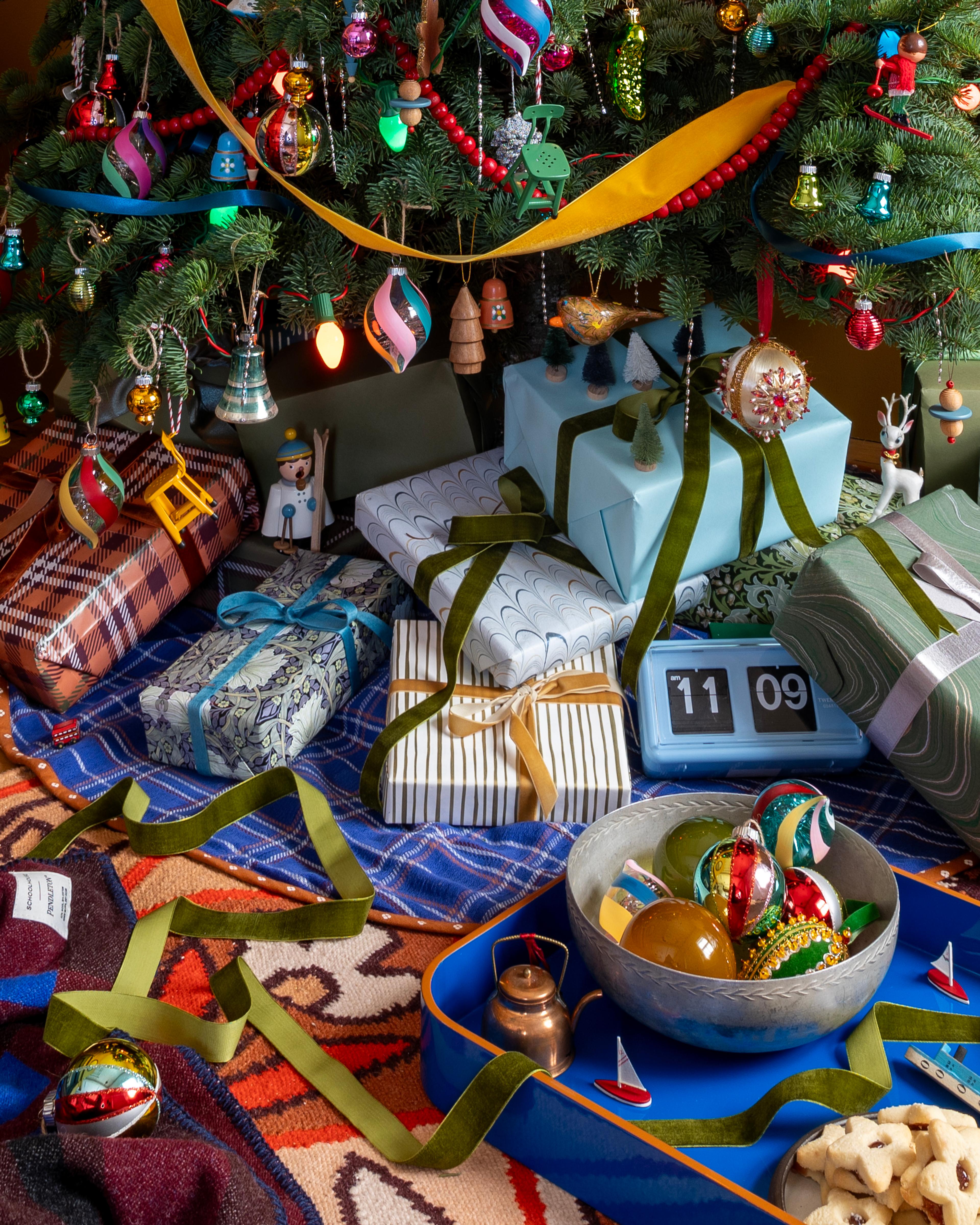 I Spy Schoolhouse: A Tree Full of Treasures 