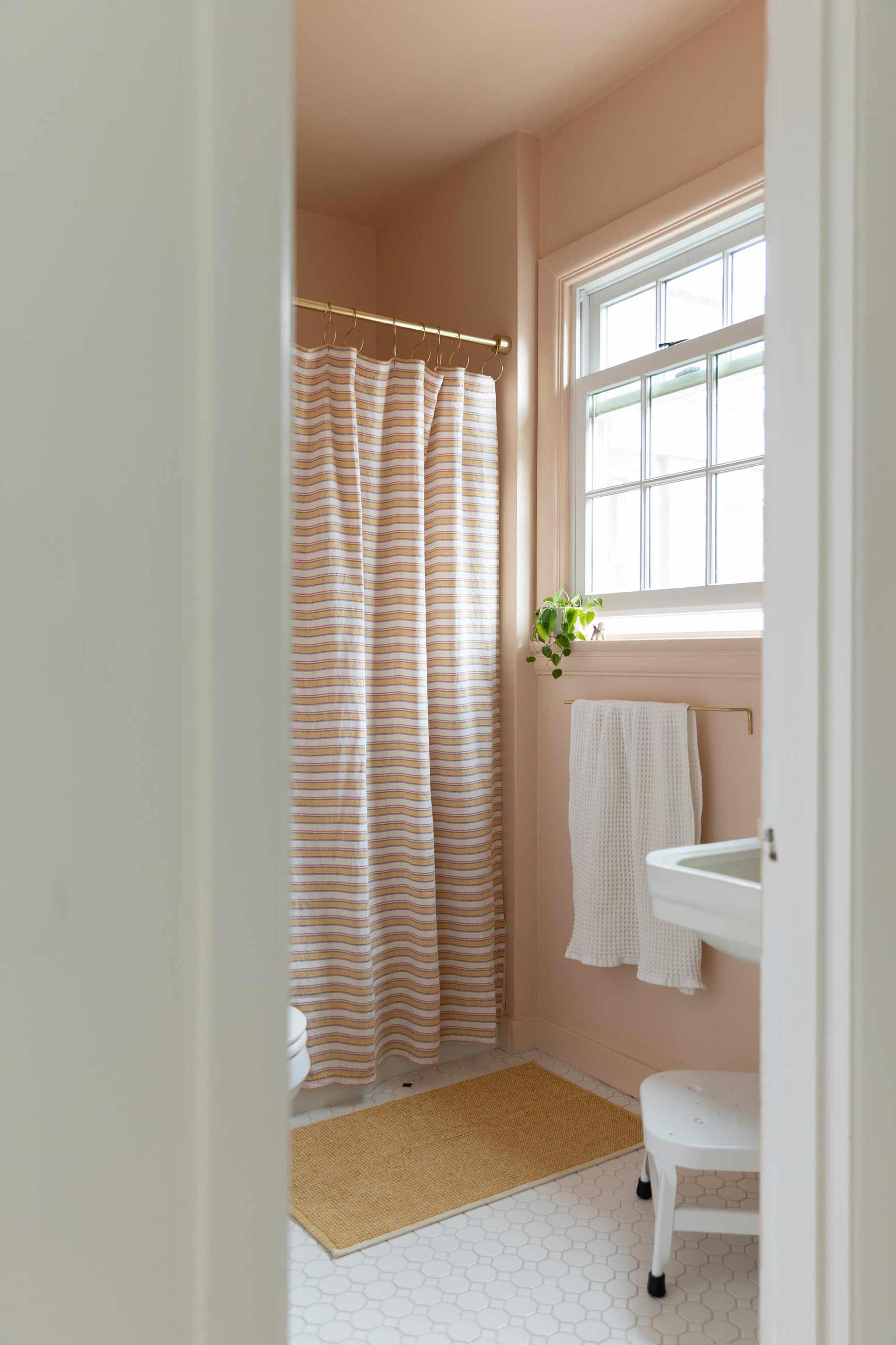 Before & After: A Dreamy Bathroom Makeover