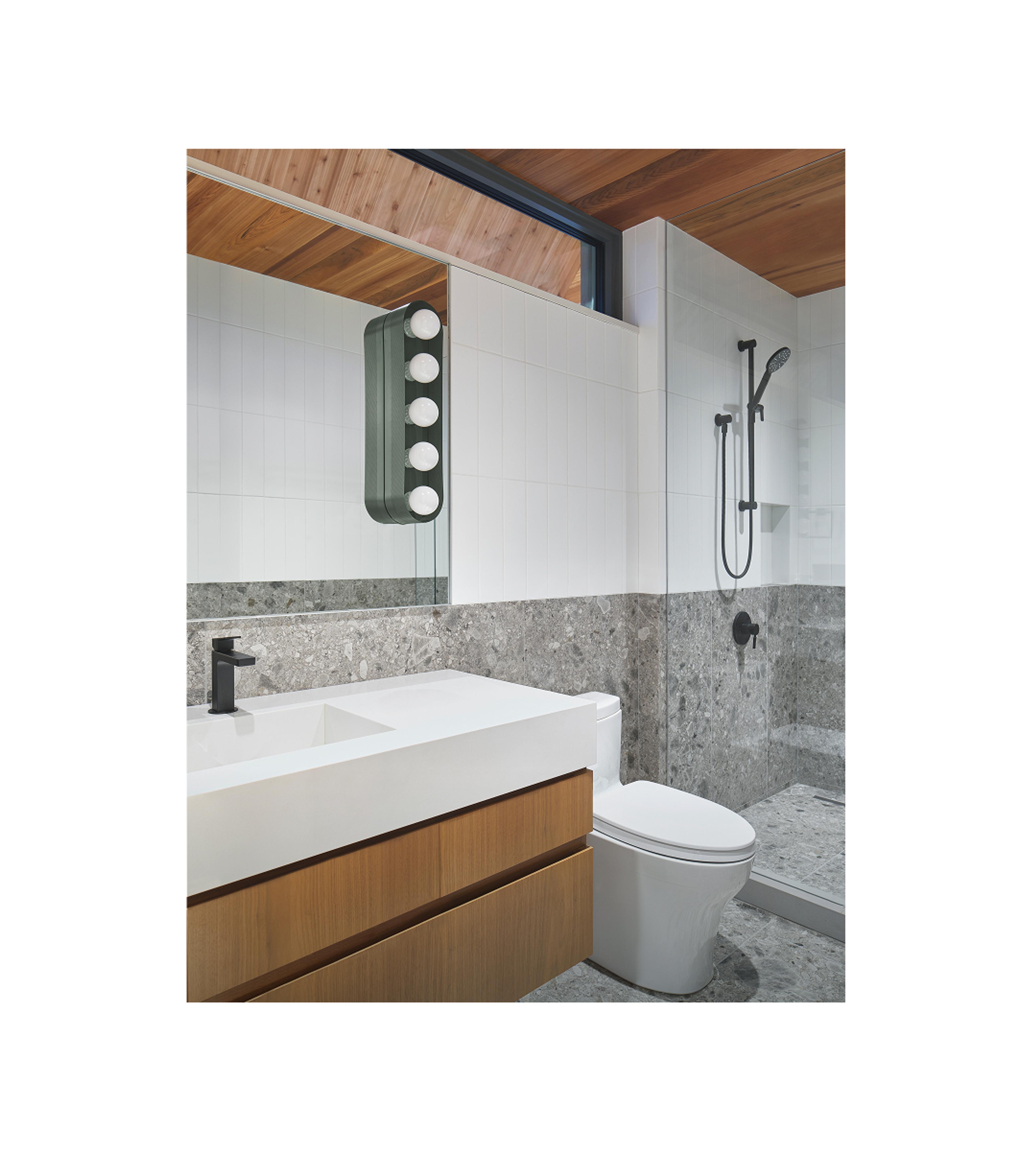 Modern bathroom.