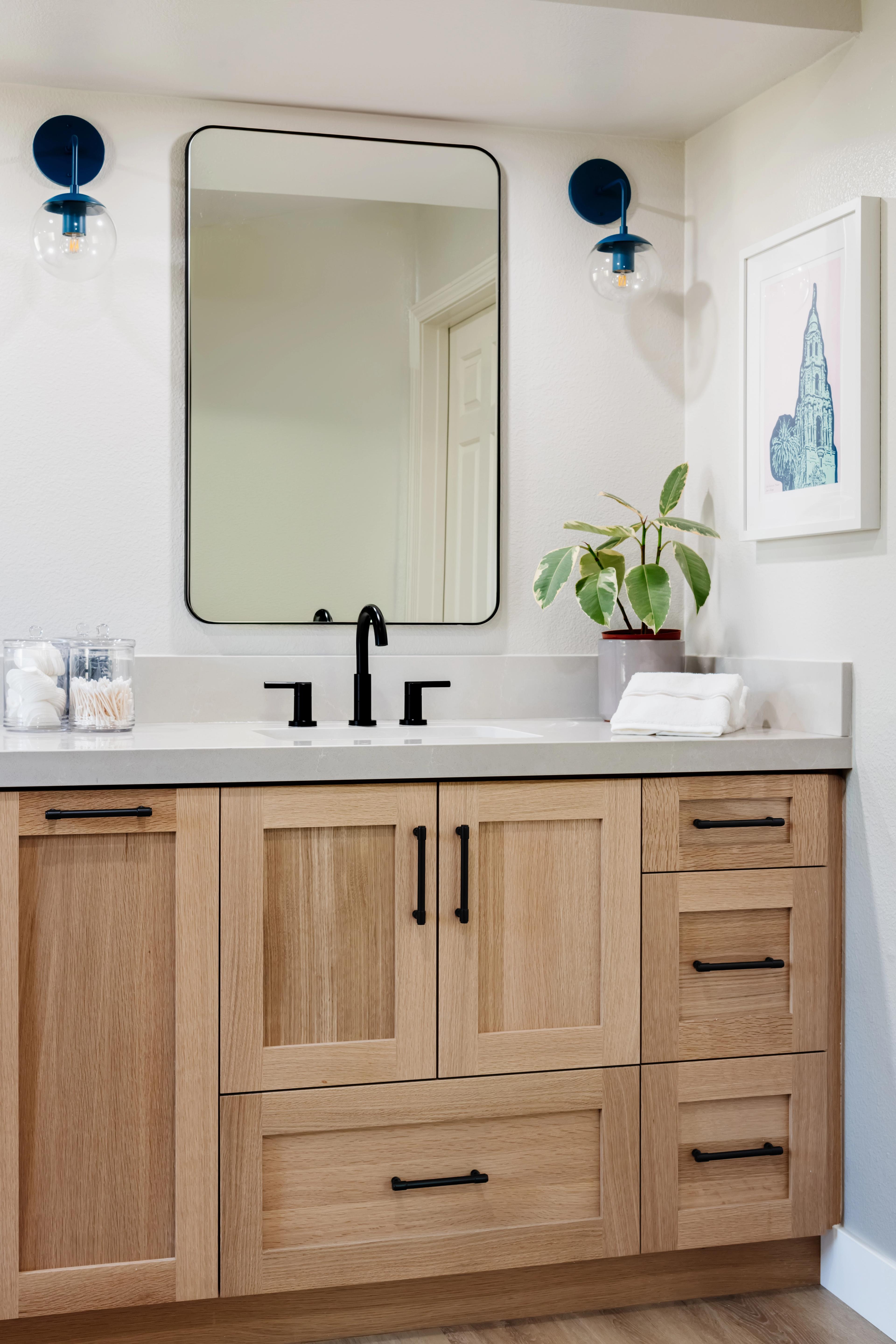 Modern bathroom.