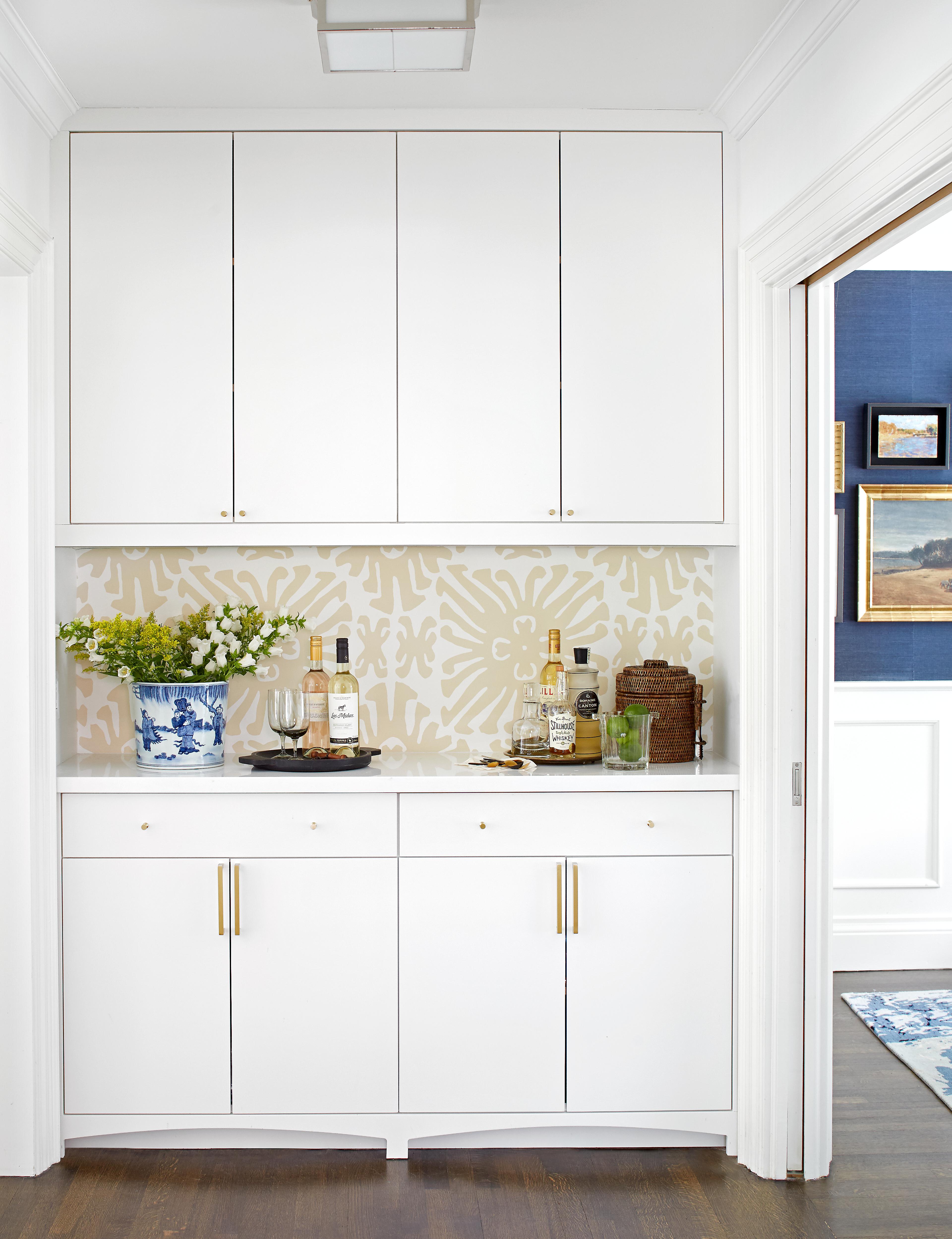 built in kitchen bar 