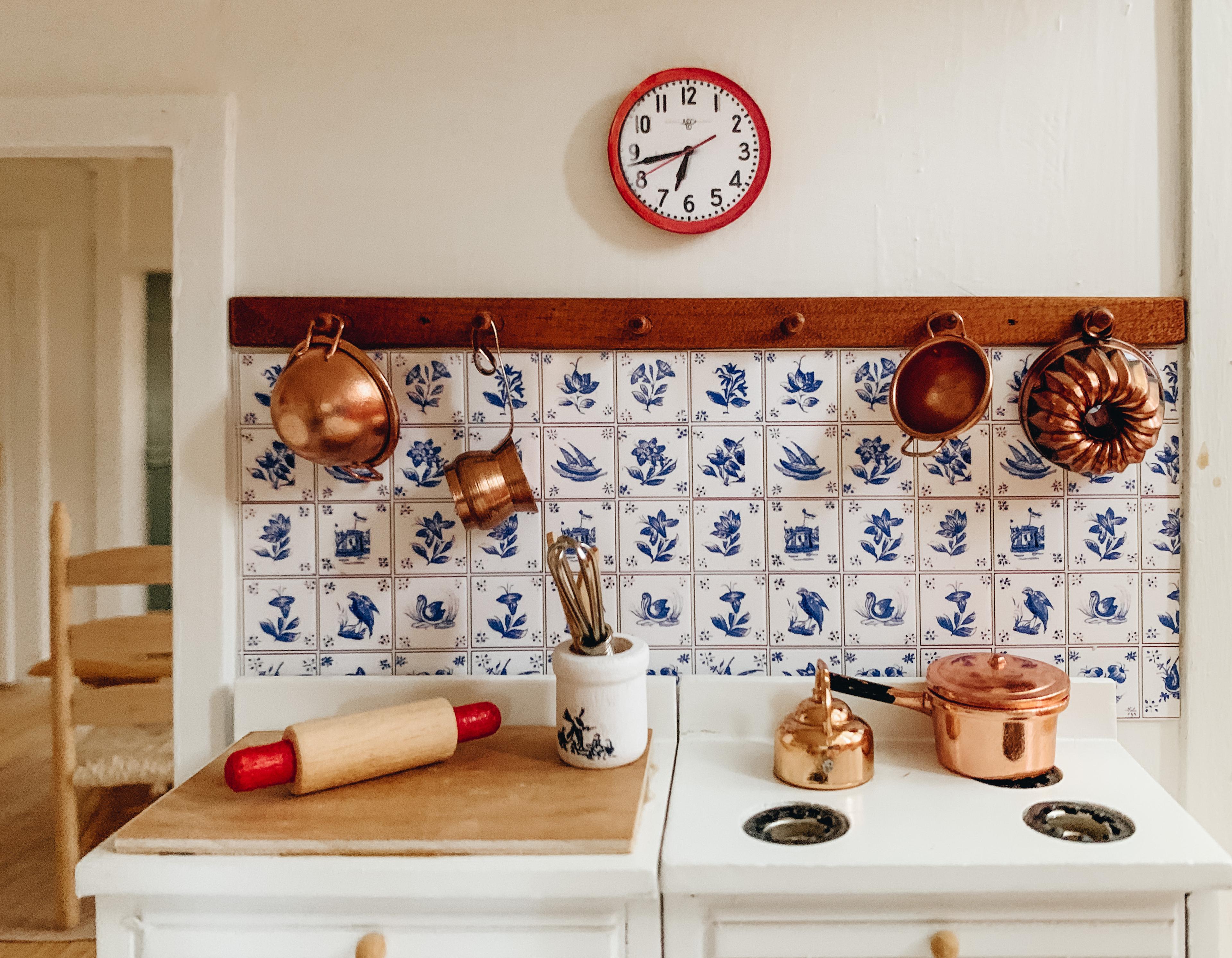 Kitchen in dollhouse.
