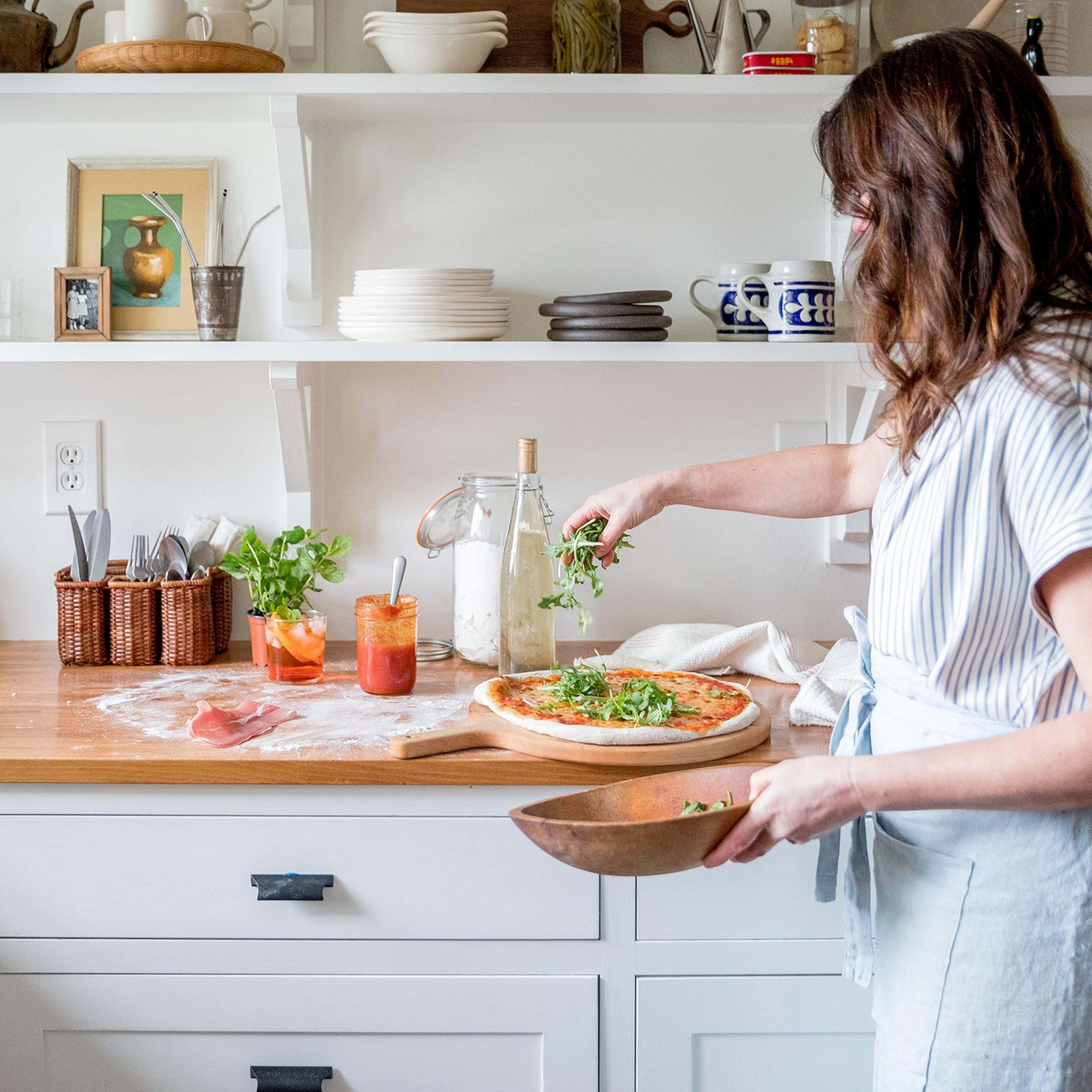 Simple How-To: Easy Homemade Pizza with Aperol Spritz