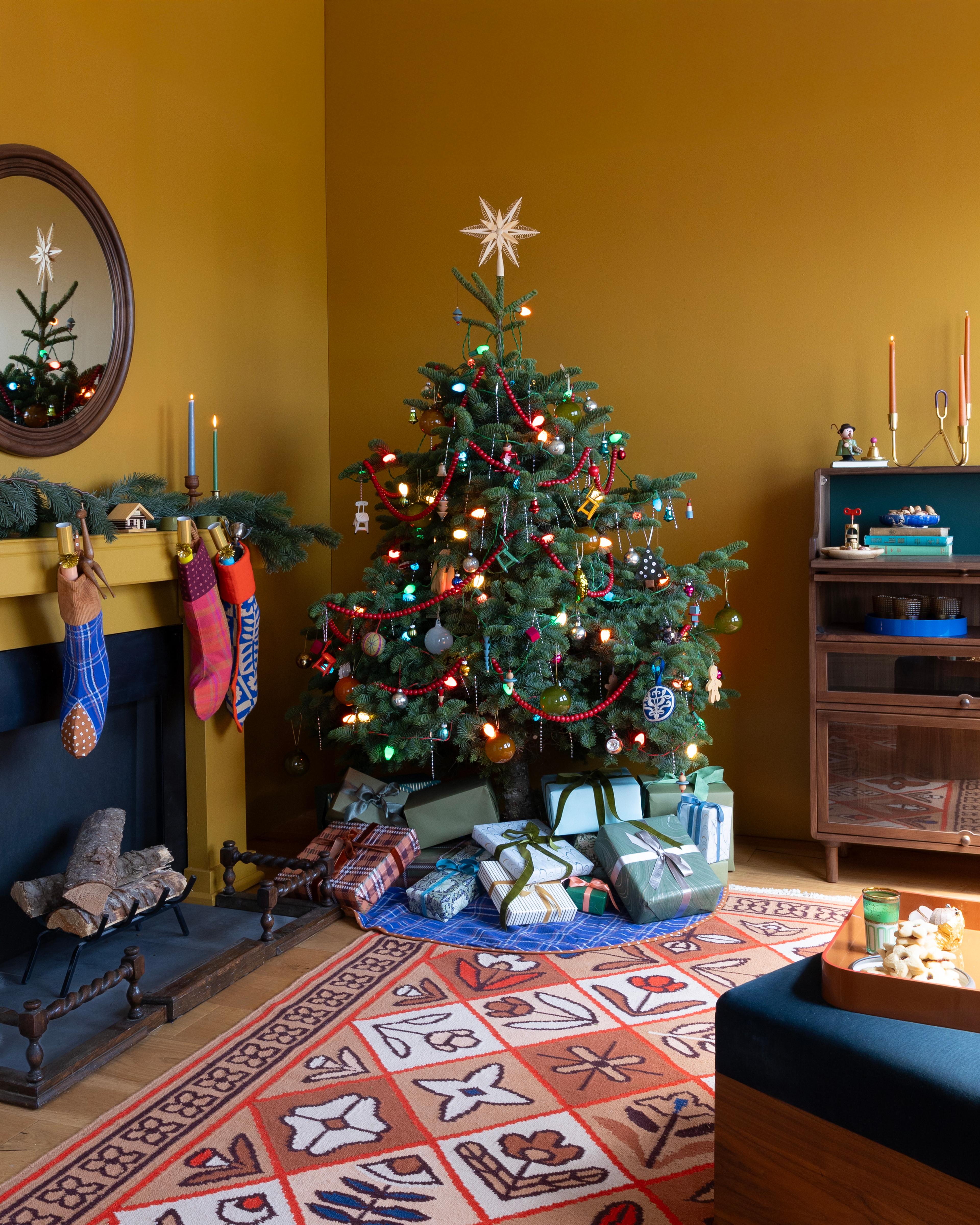Holiday living room.