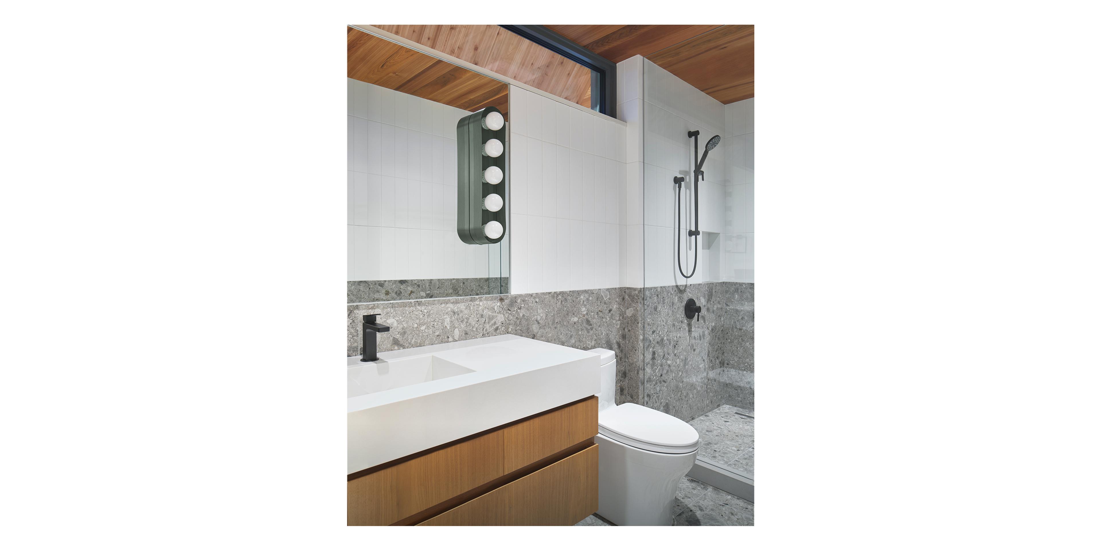 Modern bathroom.