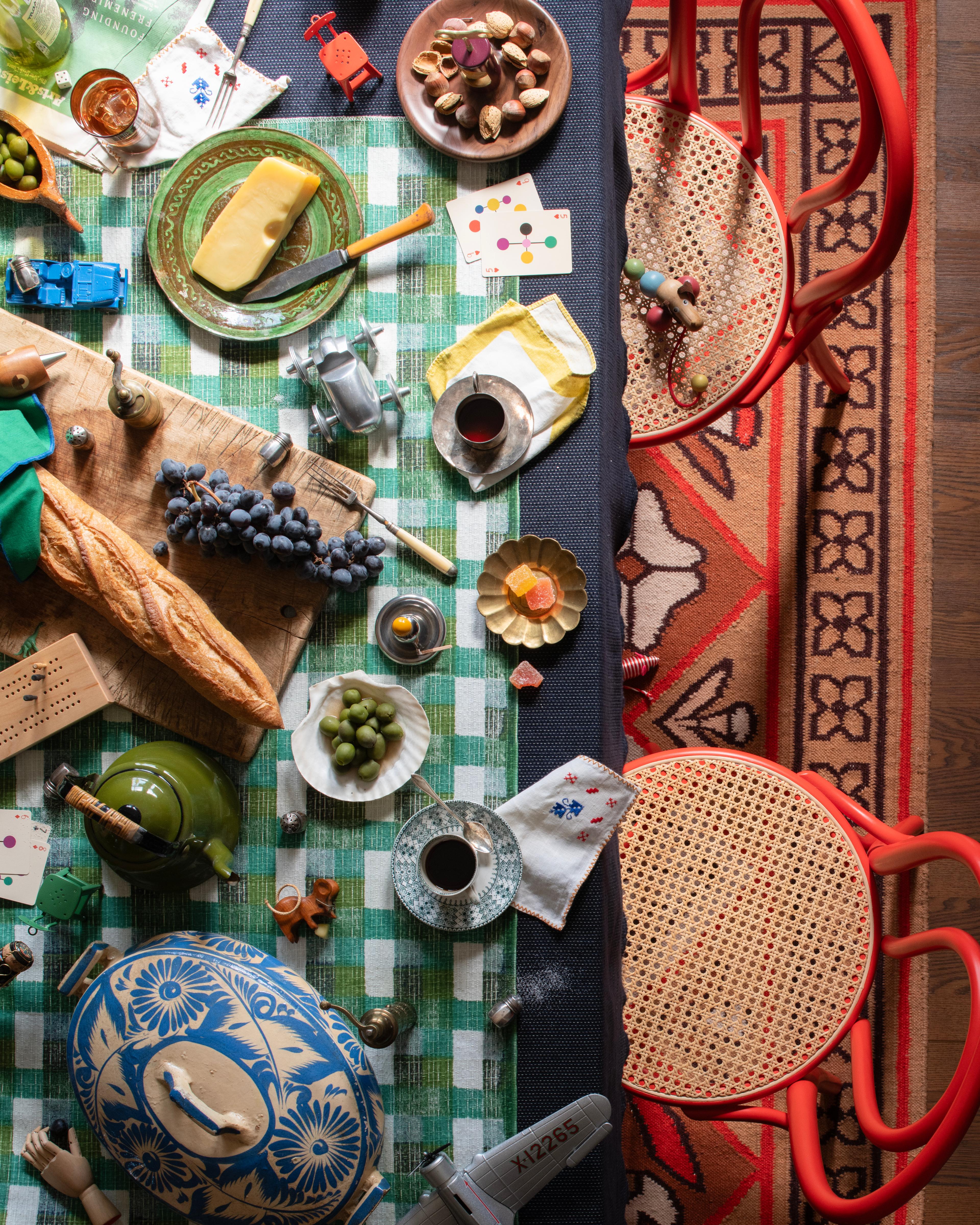 I spy scene of a dining table. 