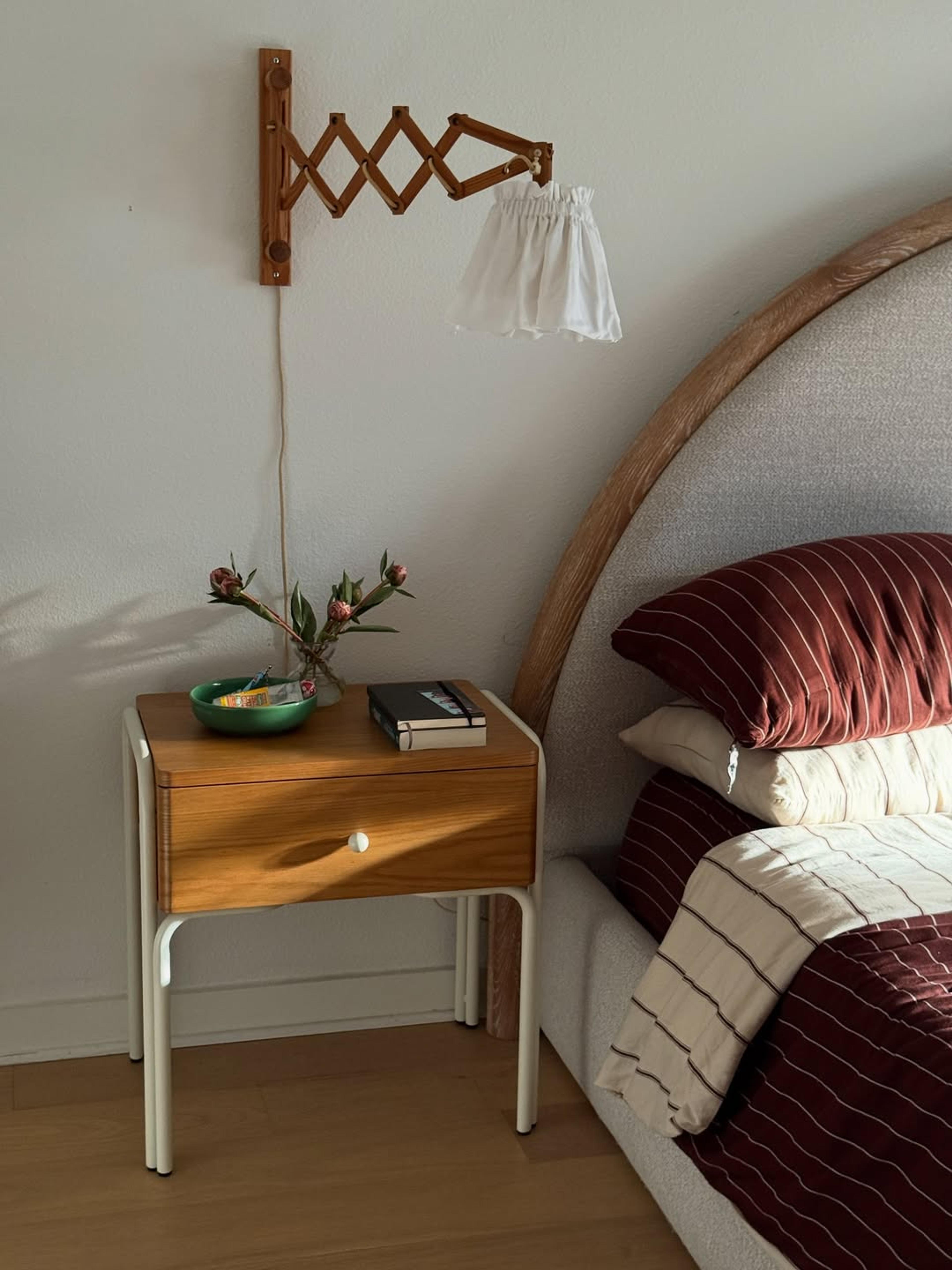Modern bedroom.